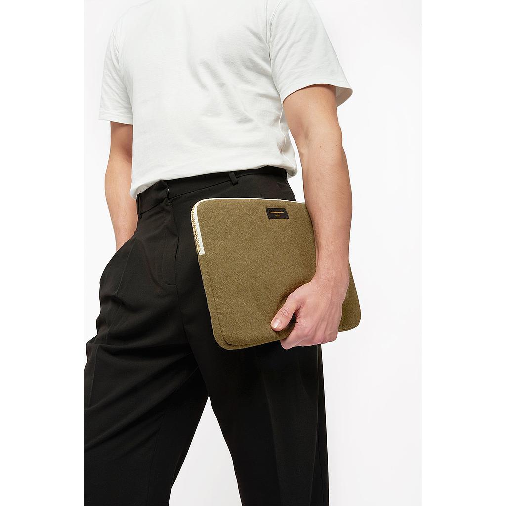 Vivienne la housse d'ordinateur 15" - Coton recyclé kaki