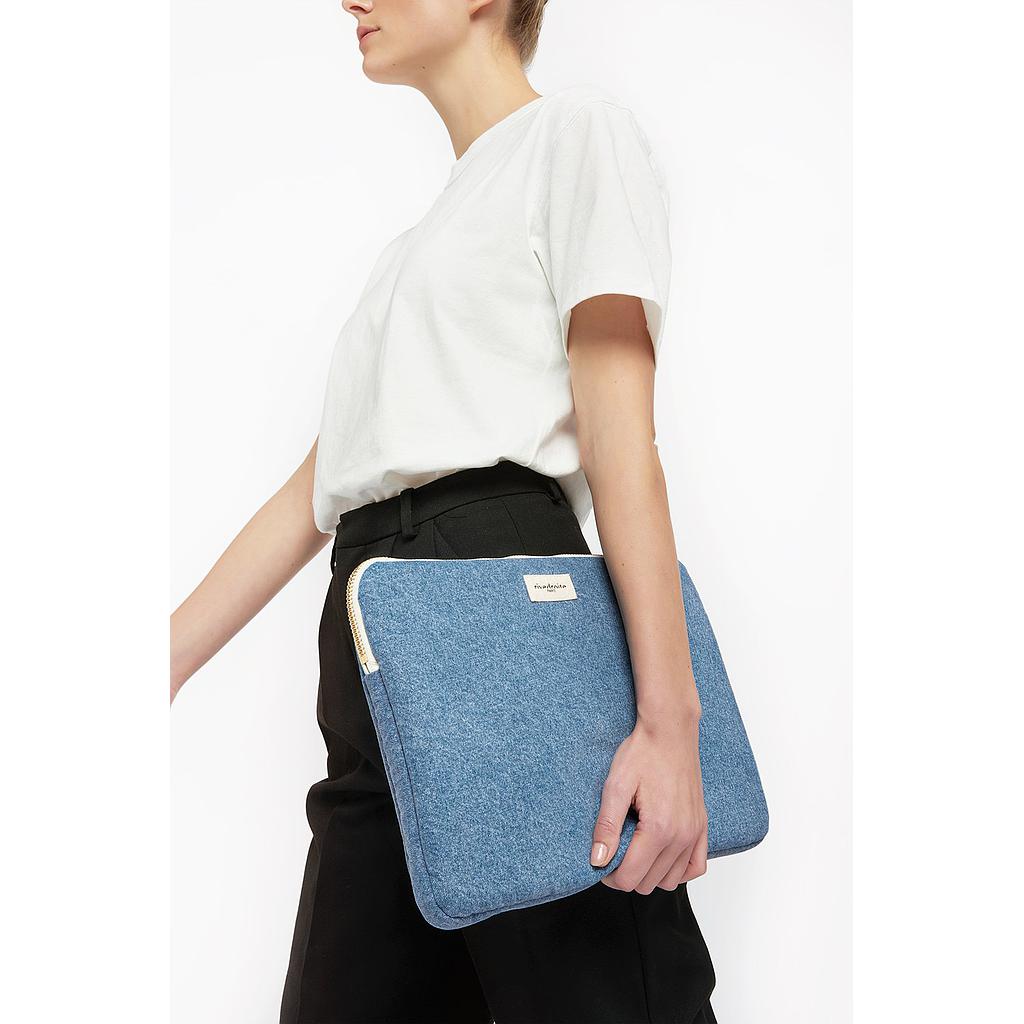 Vivienne la housse d'ordinateur 15" - Denim clair upcyclé