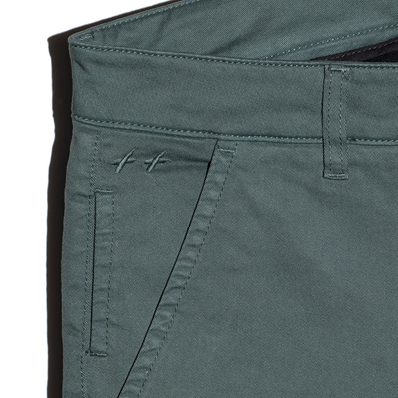 L32 vert chino