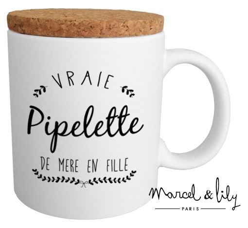 Mug avec son couvercle en liège " Pipelette de mère en fille "