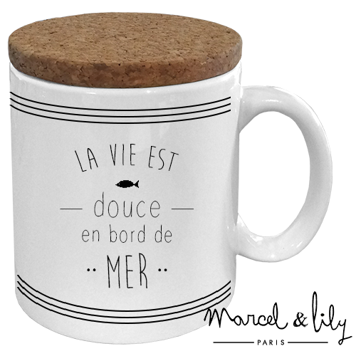 Mug avec son couvercle en liège  "La vie est douce en bord de mer"