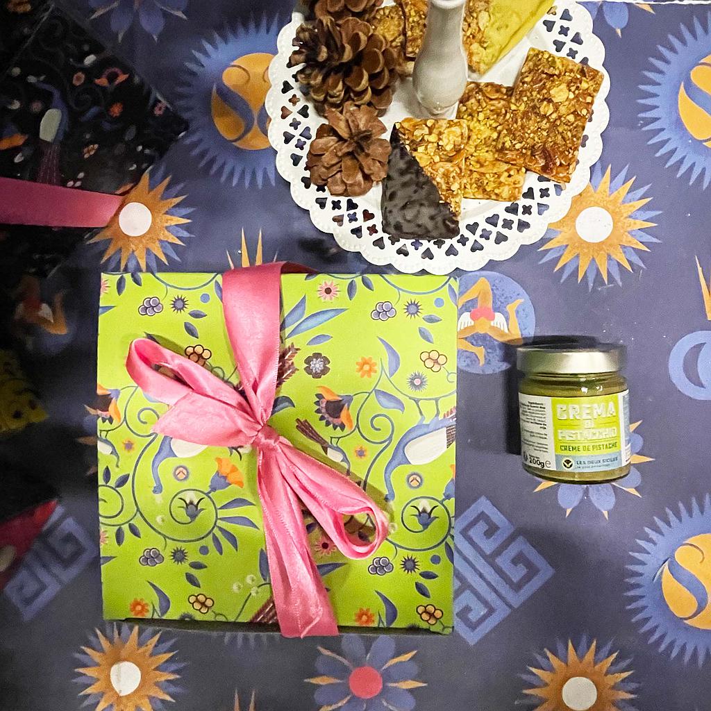 Boîte de Noël: 1 Panettone à la Pistache + 1 Crème de Pistache + 4 croquants pistache et amande offerts
